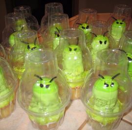Green alien cupcakes.jpg